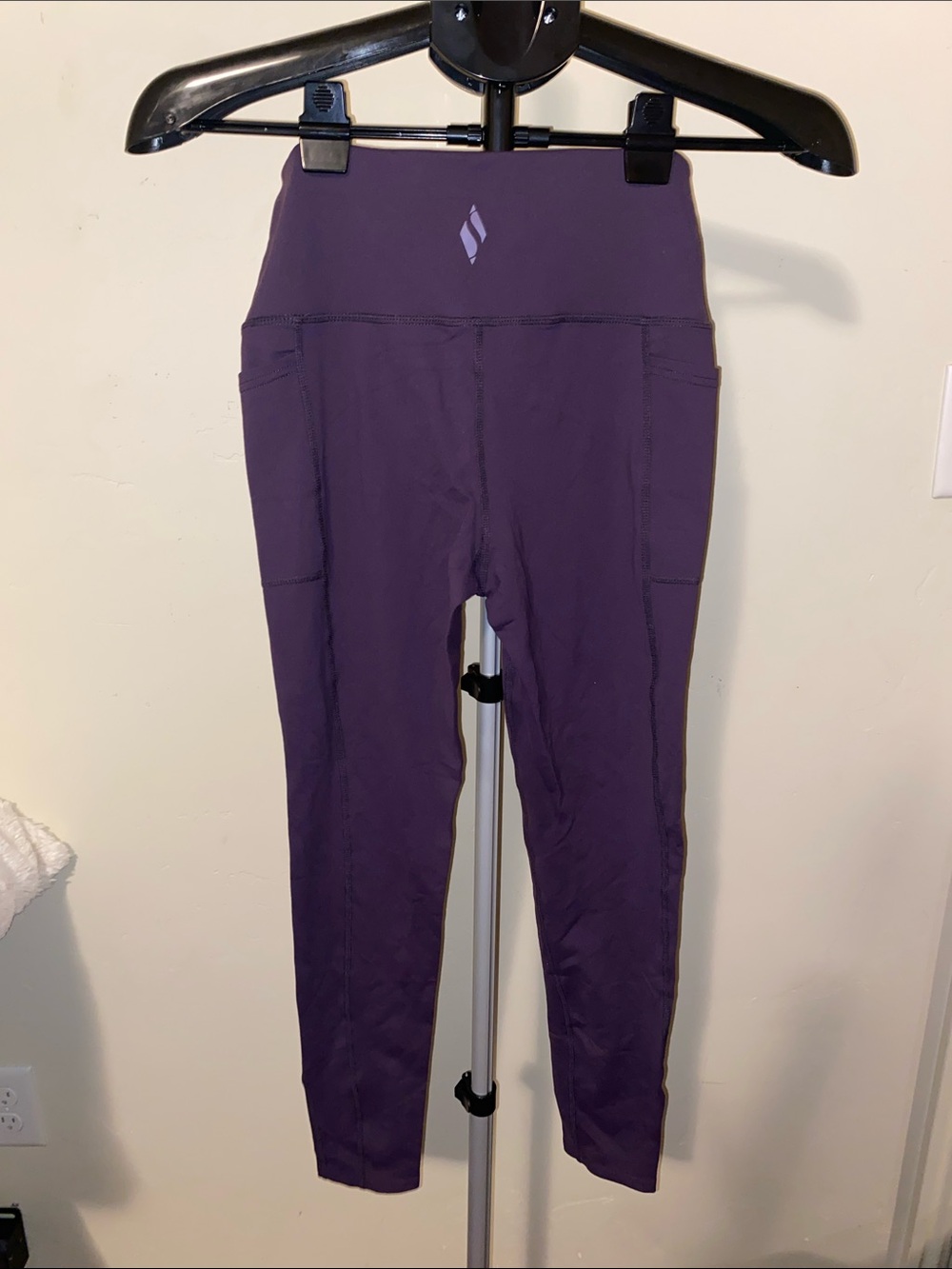 SKECHERS LOS ANGELES PURPLE LEGGINGS SIZE SMALL